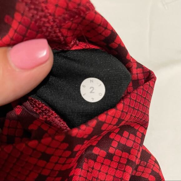 Lululemon Wunder Under Leggings - Picture 5 of 5